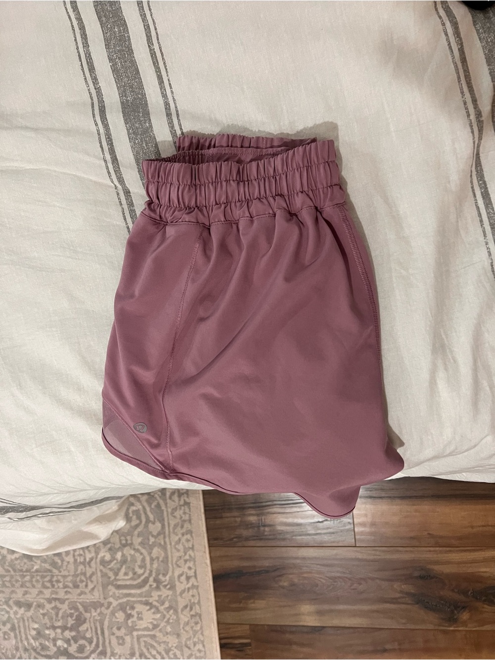 lululemon athletica Dusty Rose Hotty Hot lined shorts size 8 - Picture 4 of 5
